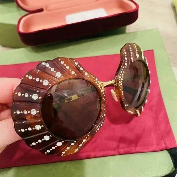 NIB Authentic Gucci Limited-edition round shell-inspired frame - Picture 3 of 4